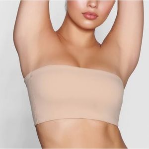 SKIMS Sleeveless Bandeau Bra in Clay (Tan / Nude)